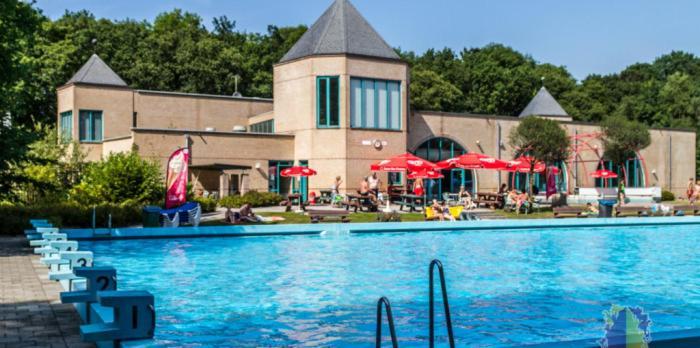 Chalet 2 Landgoedcamping Nienoord In Leek Εξωτερικό φωτογραφία